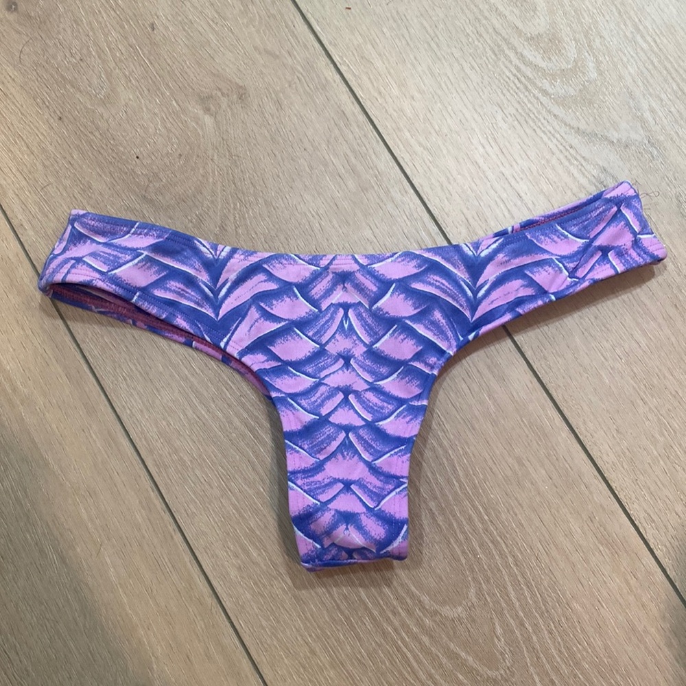 Moana Bikini size Medium. They just don’t fit anymore but they are super comfy.